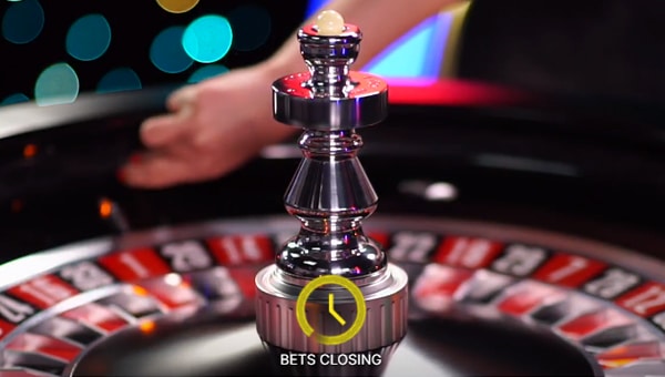 Dealer throws the ball
